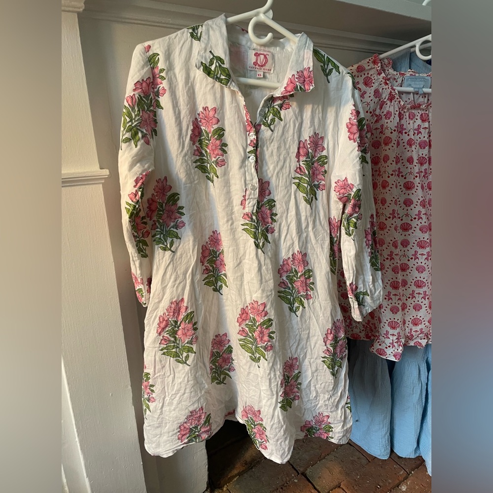 Victoria Dunn Mandarin Sully Pink Floral Size XL